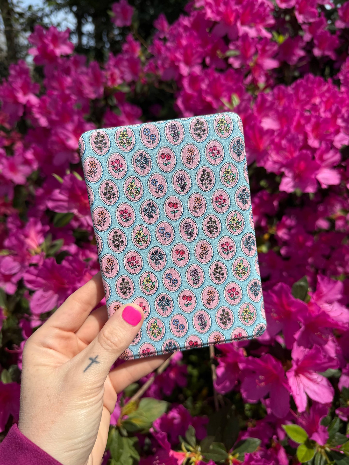 Rosie Blooms Kindle Case: 11th Generation Paperwhite